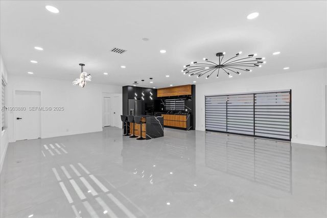 19511 NE 18th Place, Miami, FL 33179