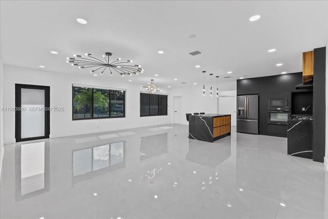 19511 NE 18th Place, Miami, FL 33179