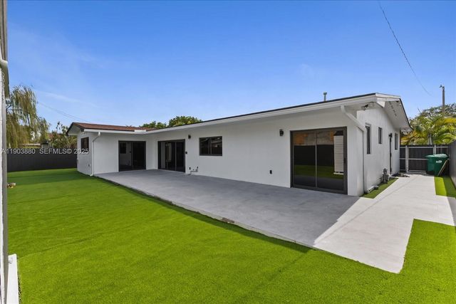 19511 NE 18th Place, Miami, FL 33179