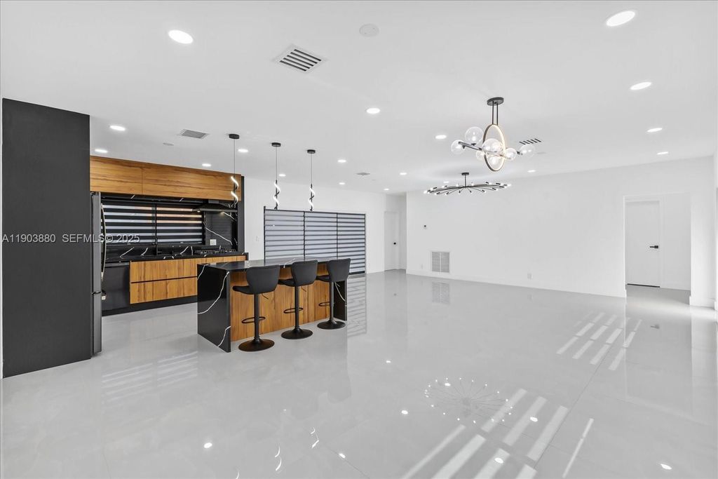 19511 NE 18th Place, Miami, FL 33179