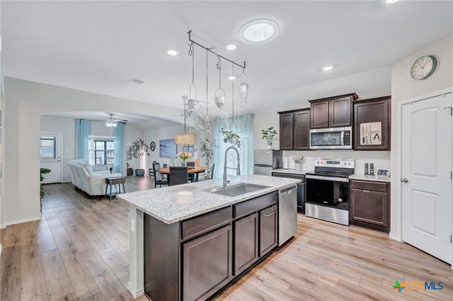 1904 T H Johnson Drive, Taylor, TX 76574