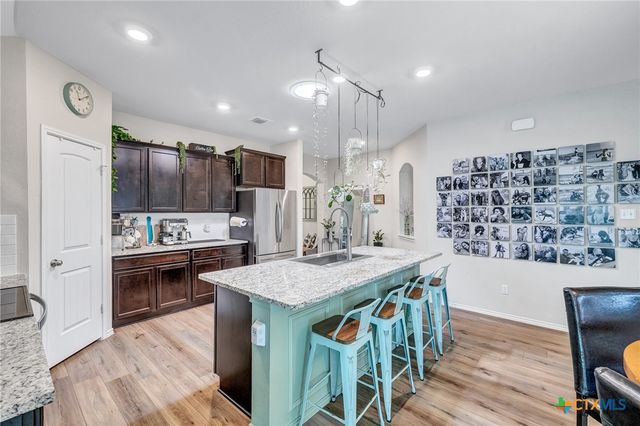 1904 T H Johnson Drive, Taylor, TX 76574