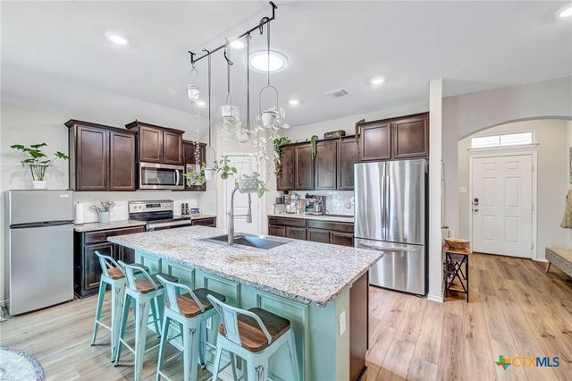 1904 T H Johnson Drive, Taylor, TX 76574