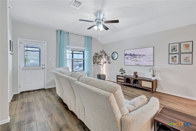 1904 T H Johnson Drive, Taylor, TX 76574