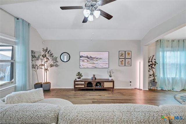 1904 T H Johnson Drive, Taylor, TX 76574