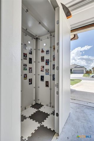1904 T H Johnson Drive, Taylor, TX 76574