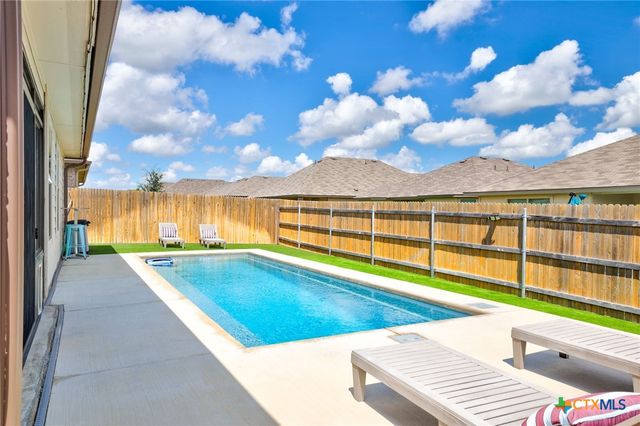 1904 T H Johnson Drive, Taylor, TX 76574