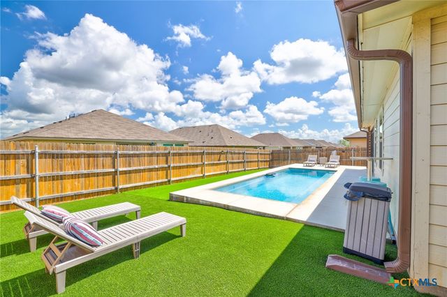1904 T H Johnson Drive, Taylor, TX 76574