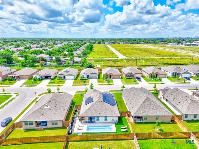 1904 T H Johnson Drive, Taylor, TX 76574