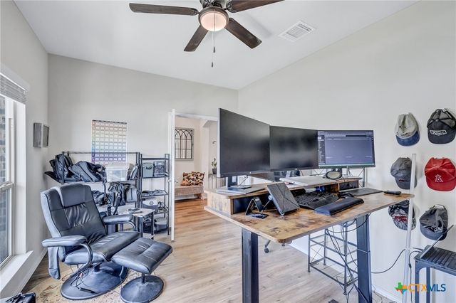 1904 T H Johnson Drive, Taylor, TX 76574