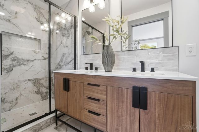 5200 Whetsel Avenue, Cincinnati, OH 45227