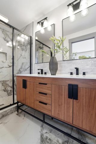 5200 Whetsel Avenue, Cincinnati, OH 45227