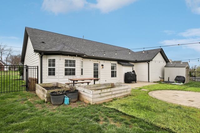 1049 Monticello Pl, Gallatin, TN 37066