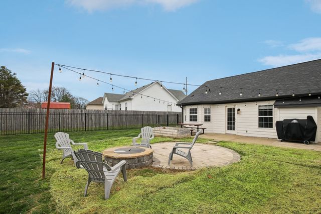 1049 Monticello Pl, Gallatin, TN 37066