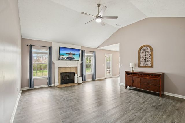 1049 Monticello Pl, Gallatin, TN 37066