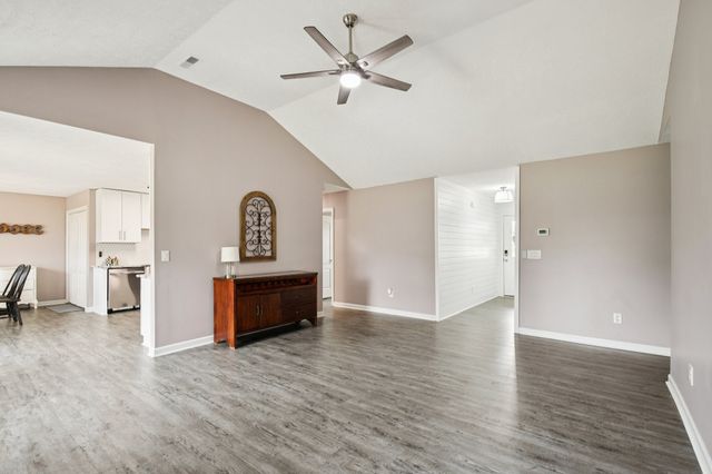 1049 Monticello Pl, Gallatin, TN 37066