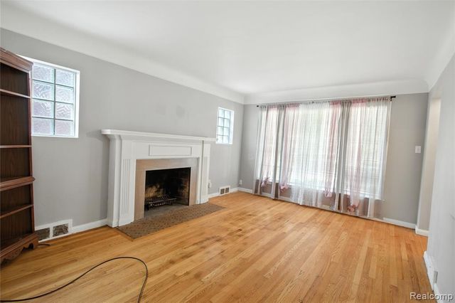 20522 Woodmont Street, Harper Woods, MI 48225