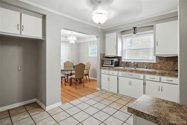 20522 Woodmont Street, Harper Woods, MI 48225