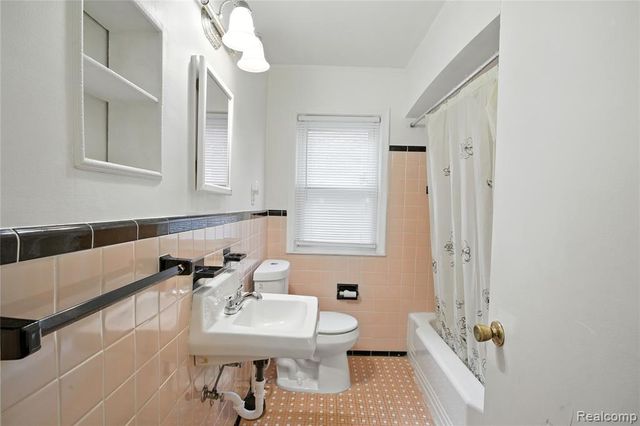 20522 Woodmont Street, Harper Woods, MI 48225