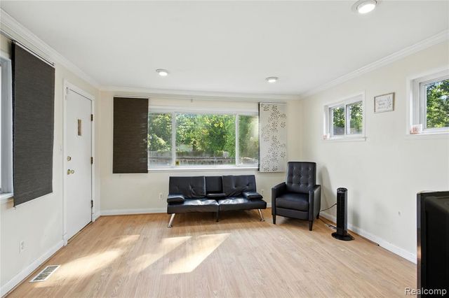 20522 Woodmont Street, Harper Woods, MI 48225