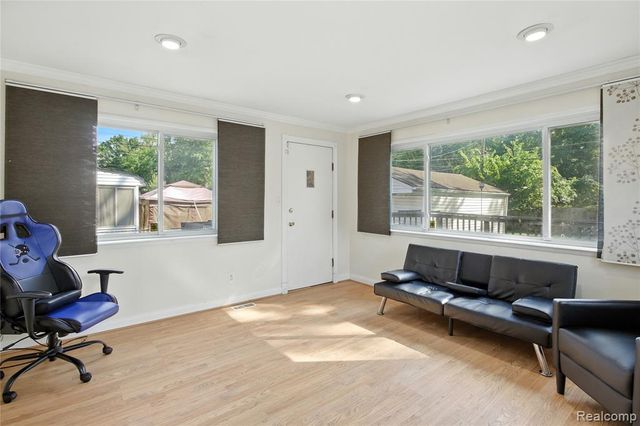 20522 Woodmont Street, Harper Woods, MI 48225