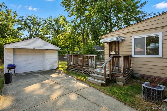 20522 Woodmont Street, Harper Woods, MI 48225