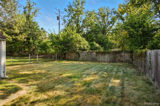 20522 Woodmont Street, Harper Woods, MI 48225