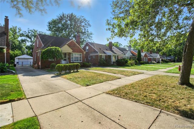 20522 Woodmont Street, Harper Woods, MI 48225