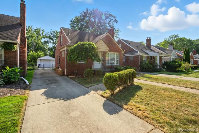 20522 Woodmont Street, Harper Woods, MI 48225