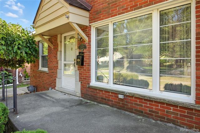 20522 Woodmont Street, Harper Woods, MI 48225