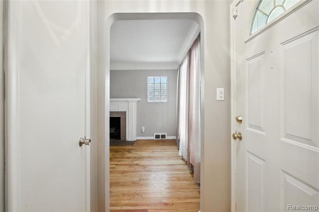 20522 Woodmont Street, Harper Woods, MI 48225