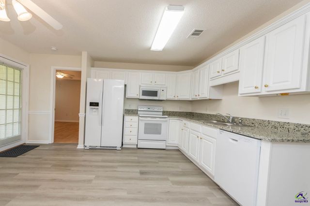 605 Deerfield Circle, Warner Robins, GA 31088