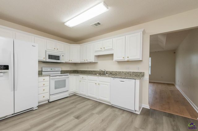 605 Deerfield Circle, Warner Robins, GA 31088