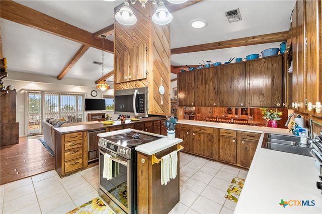 1130 Crossbow Drive, Canyon Lake, TX 78133