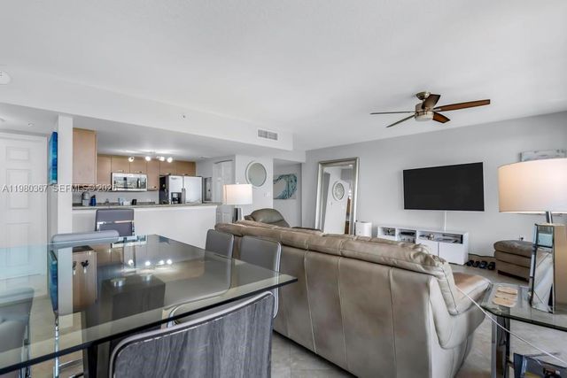 2001 N Ocean Blvd, Fort Lauderdale, FL 33305