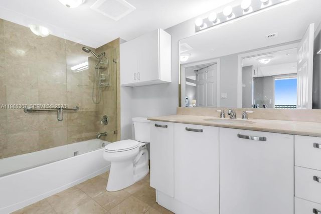 2001 N Ocean Blvd, Fort Lauderdale, FL 33305