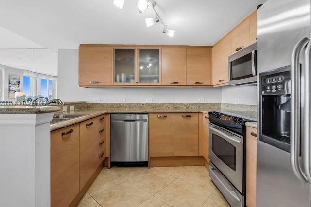 2001 N Ocean Blvd, Fort Lauderdale, FL 33305