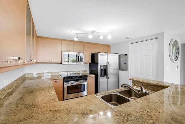 2001 N Ocean Blvd, Fort Lauderdale, FL 33305