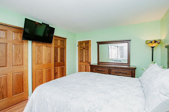 4624 N Commons Drive 104, Chicago, IL 60656