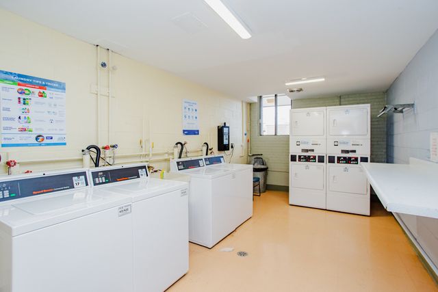 4624 N Commons Drive 104, Chicago, IL 60656