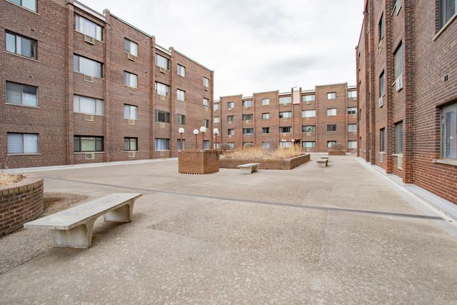 4624 N Commons Drive 104, Chicago, IL 60656