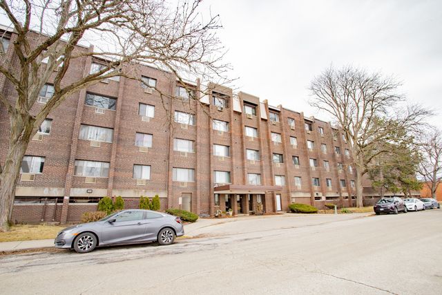 4624 N Commons Drive 104, Chicago, IL 60656