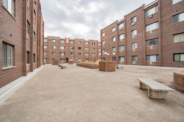 4624 N Commons Drive 104, Chicago, IL 60656