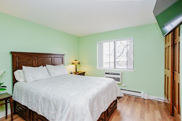 4624 N Commons Drive 104, Chicago, IL 60656