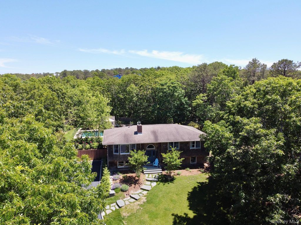 28 Old Trail Road, Water Mill, NY 11976