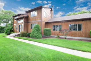 1 Homestead Rd, Bourne, MA 02562