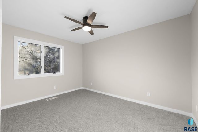 4704 S Nathan Ave Avenue, Sioux Falls, SD 57103