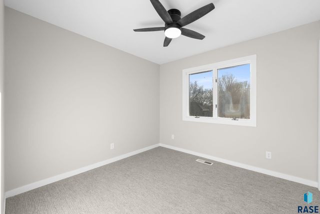 4704 S Nathan Ave Avenue, Sioux Falls, SD 57103