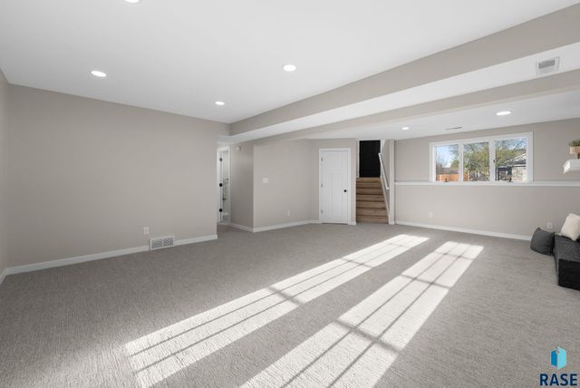 4704 S Nathan Ave Avenue, Sioux Falls, SD 57103