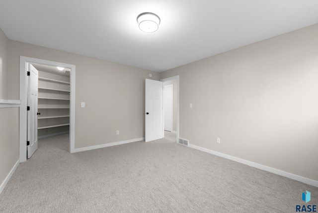 4704 S Nathan Ave Avenue, Sioux Falls, SD 57103